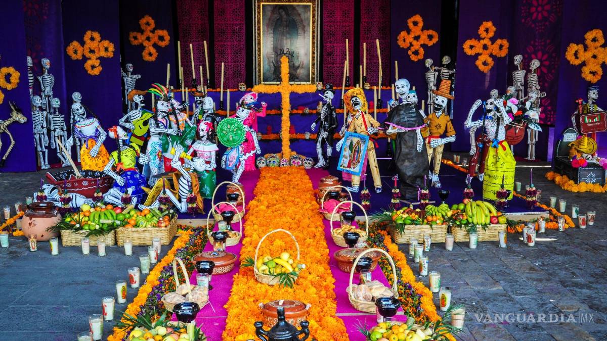 $!Los principales elementos de los Altares de Muertos, aunque también se emplean otros como fruta, calaveritas de chocolate y/o azúcar, fotografías, pétalos de flores y más.