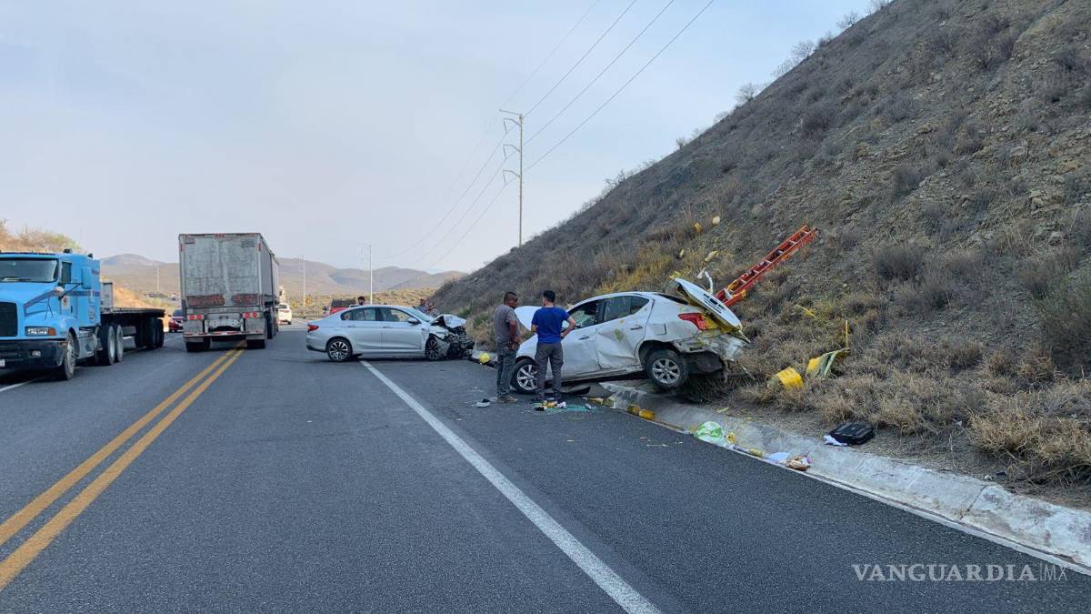 Aparatoso choque en la carretera a Monclova deja una mujer lesionada