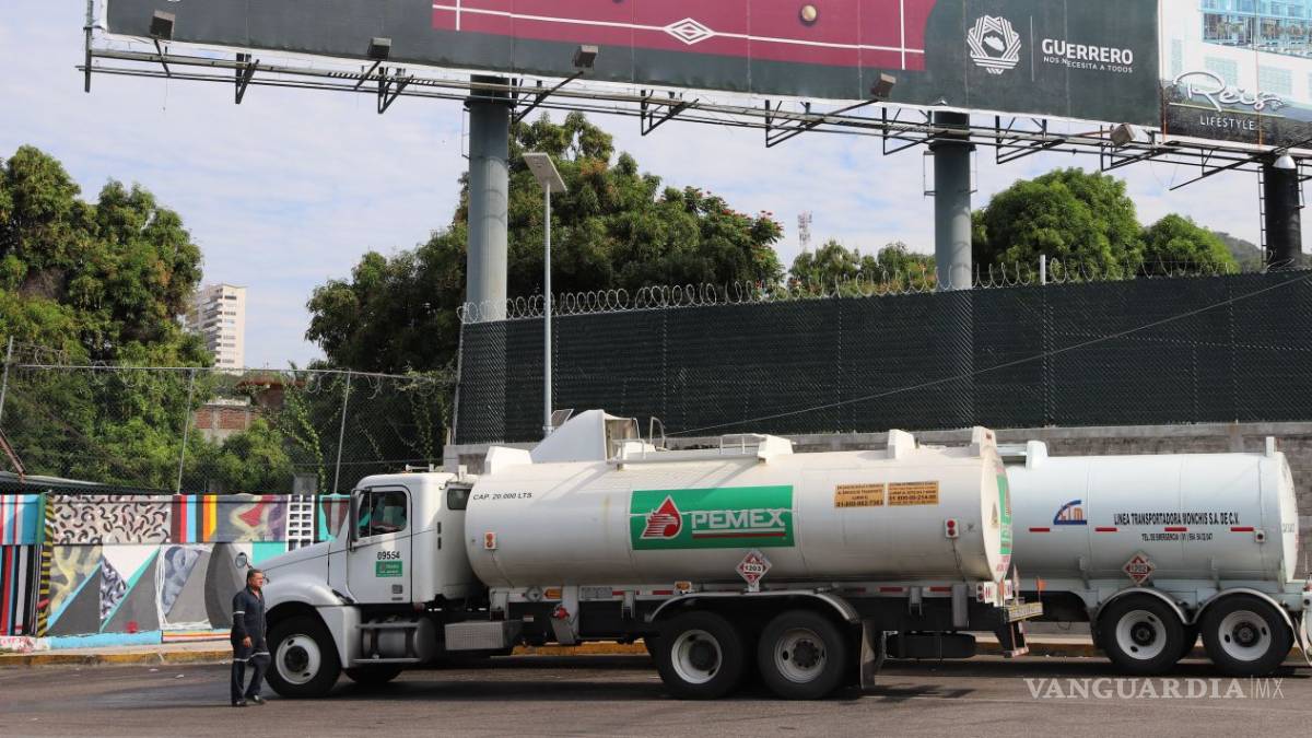 Pemex quita control de nuevas pipas al sindicato petrolero