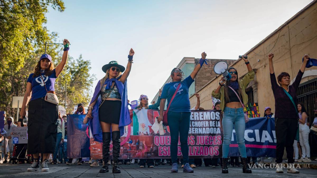 $!TLAXCALA, TLAXCALA, 08 MARZO 2025.- En el marco del día internacional de la mujer, distintos agrupaciones y colectivas inundaron las calles de morado en este 8M en Tlaxcala capital.