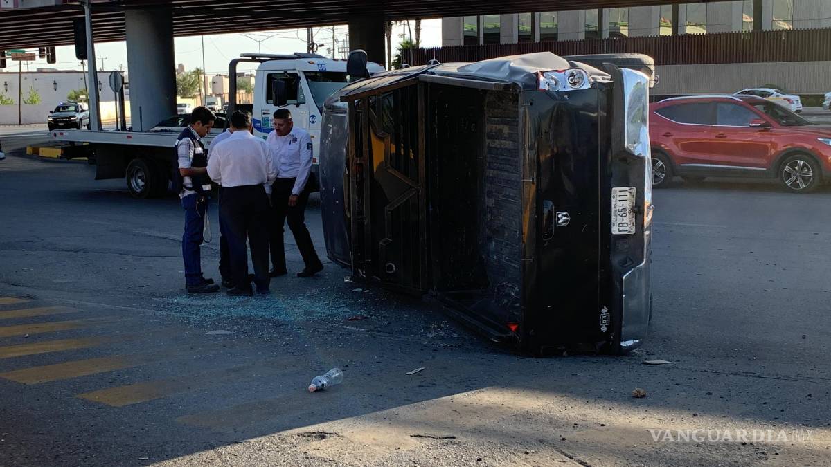 Saltillo: choque termina en volcadura, sobre cruce Lafragua