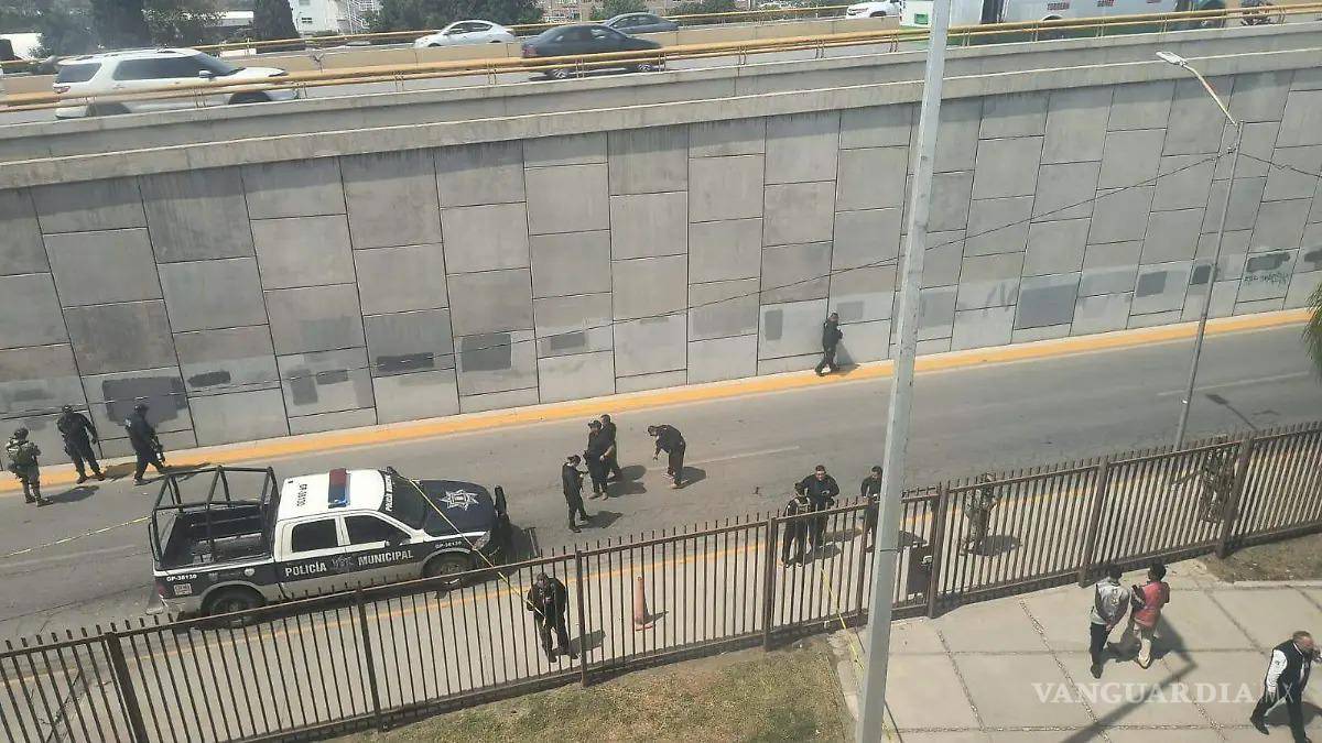 $!Trabajadores y ciudadanos fueron evacuados de manera preventiva tras el incidente.