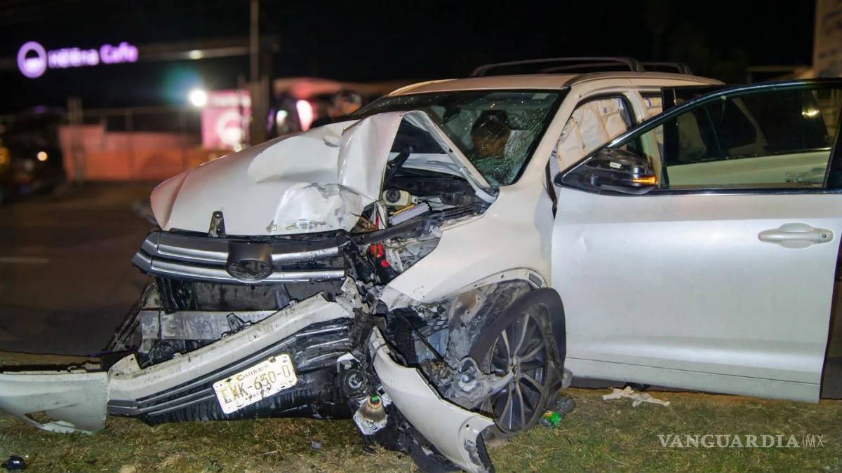 $!El el vehículo viajaban dos menores cuando ocurrió el accidente en San Patricio Plus.