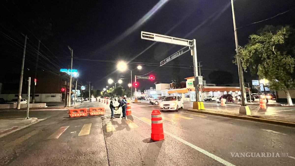 $!Durante la noche de este domingo ya se vio reducido el número de carriles en el V. Carranza.
