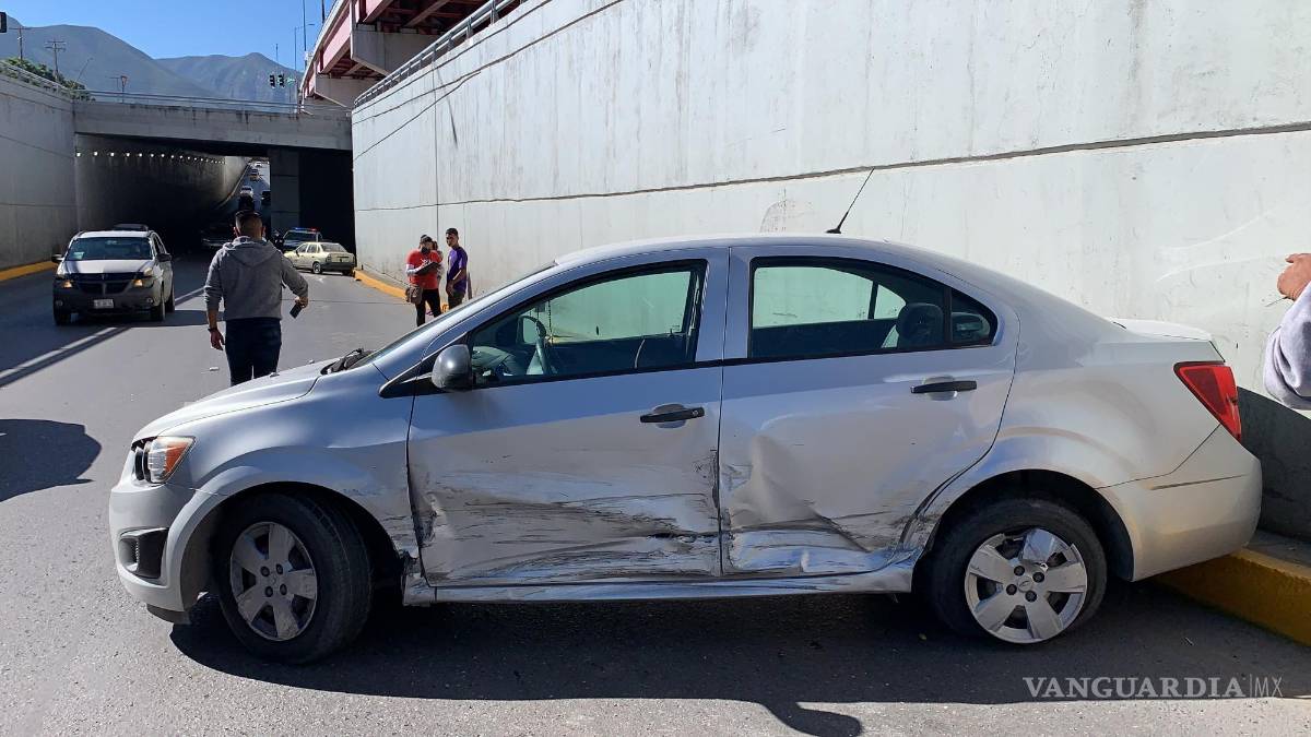 Se sigue de frente y ocasiona accidente en Saltillo