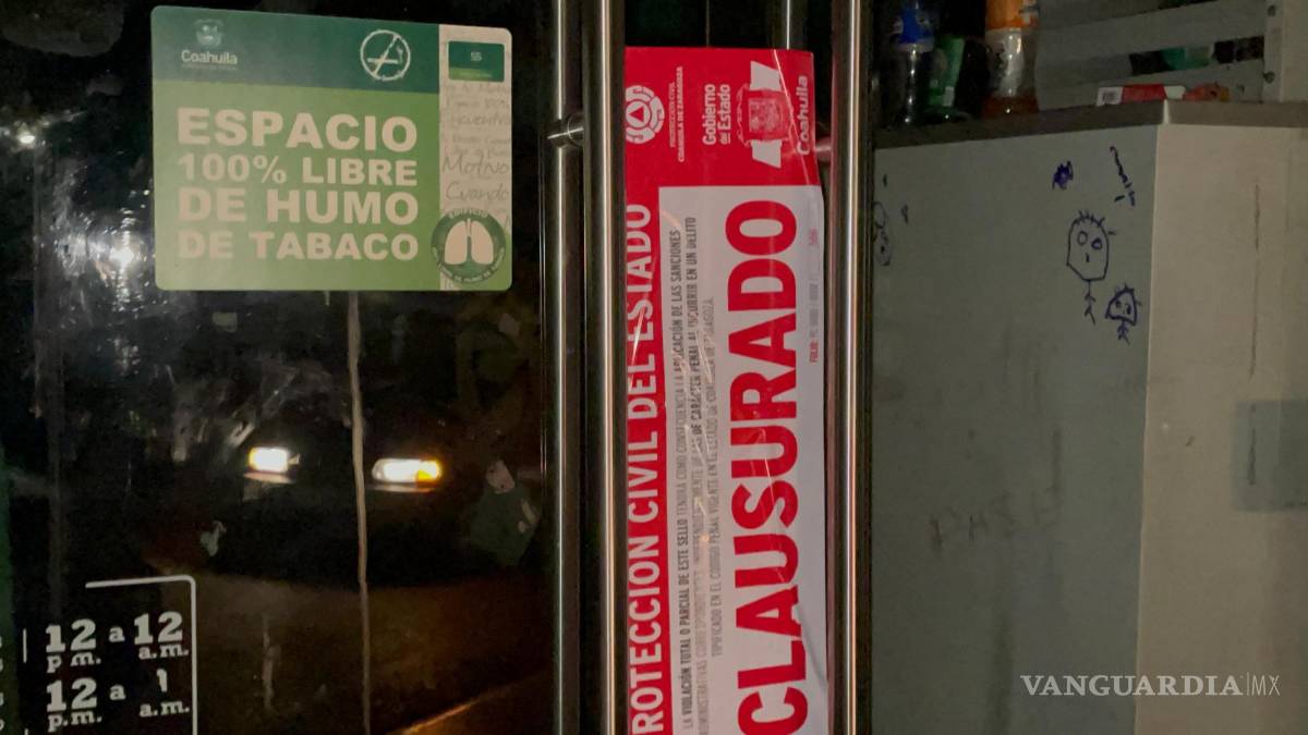 $!Cerca de las 23:00 horas de ayer miércoles las autoridades clausuraron los establecimientos.