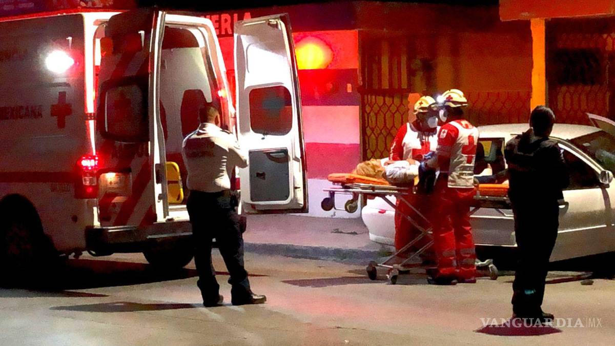 $!La mujer fue trasladada al hospital.