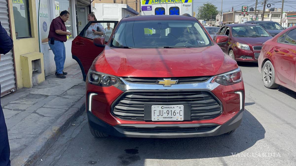 Mujer resulta lesionada tras ser atropellada en el Centro de Saltillo