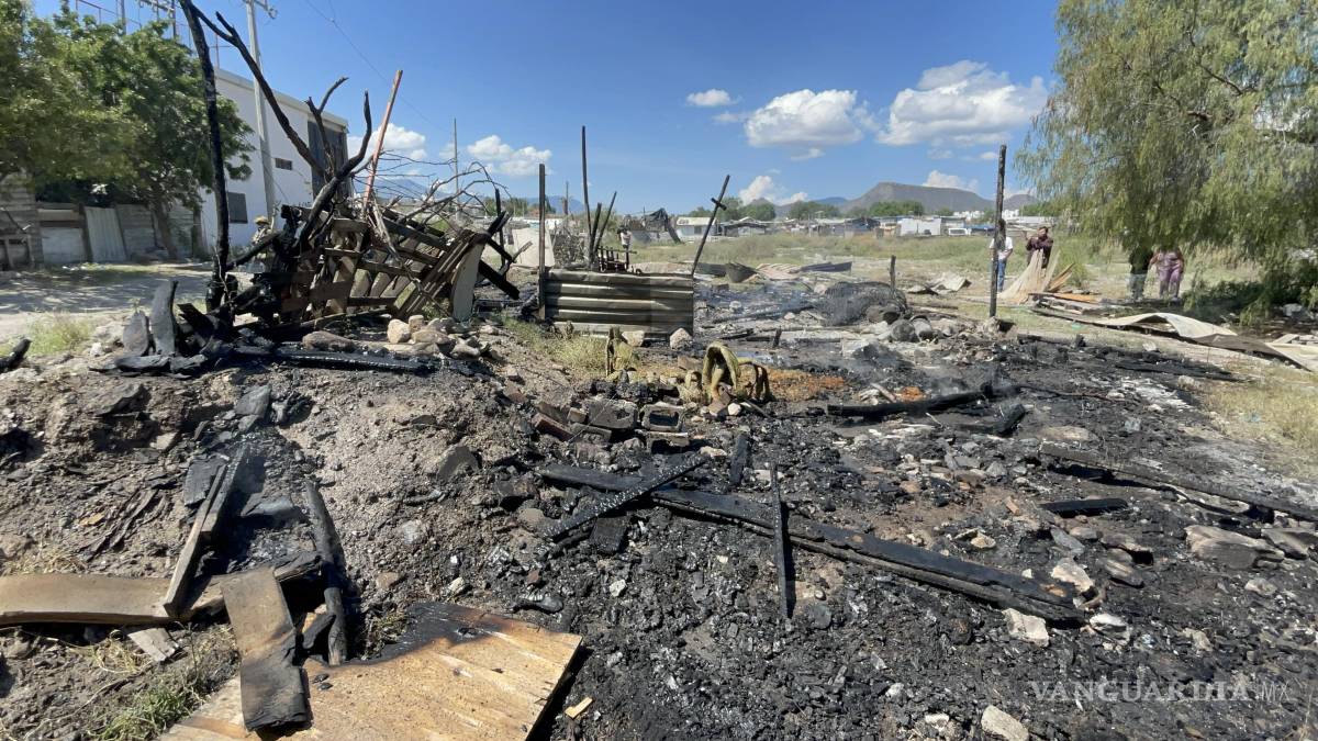 Incendio consume tejabán en Saltillo; presumen fue provocado