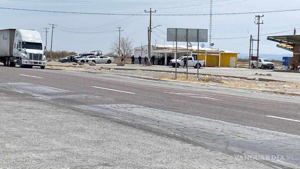 $!Autoridades federales y estatales desplegaron un operativo en el paradero de Paila tras la localización de un vehículo con reporte de robo.