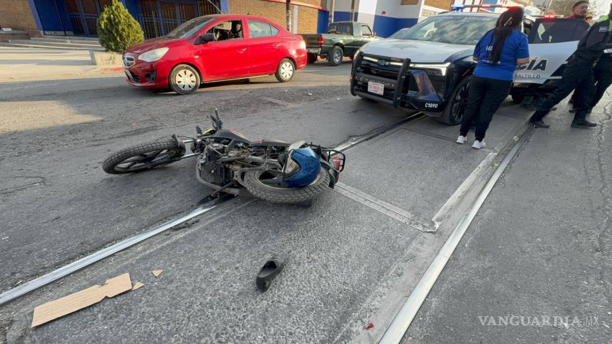$!El accidente ocurrió en el cruce de Emilio Carranza y Ramos Arizpe.