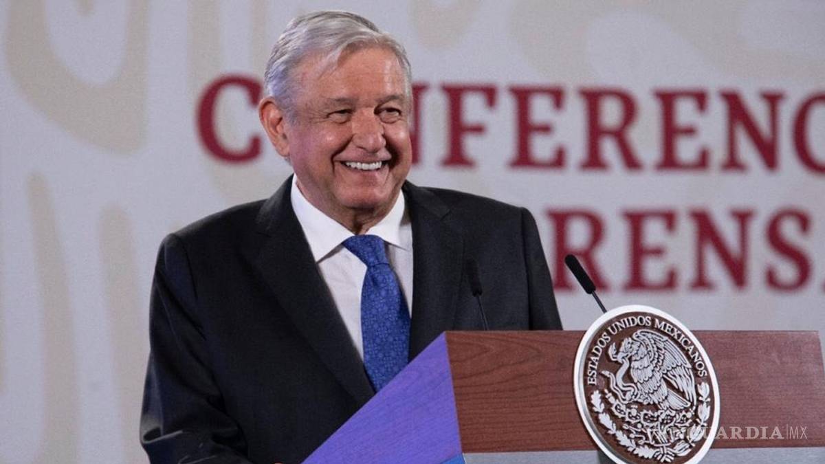 'Que no lo quieran acaparar': AMLO propone a FRENAAA compartir Zócalo con otros manifestantes