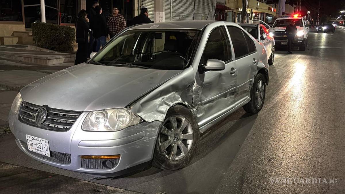 $!Las unidades involucradas obstruyeron la vialidad hasta la llegada de las autoridades, quienes tomaron conocimiento del percance.