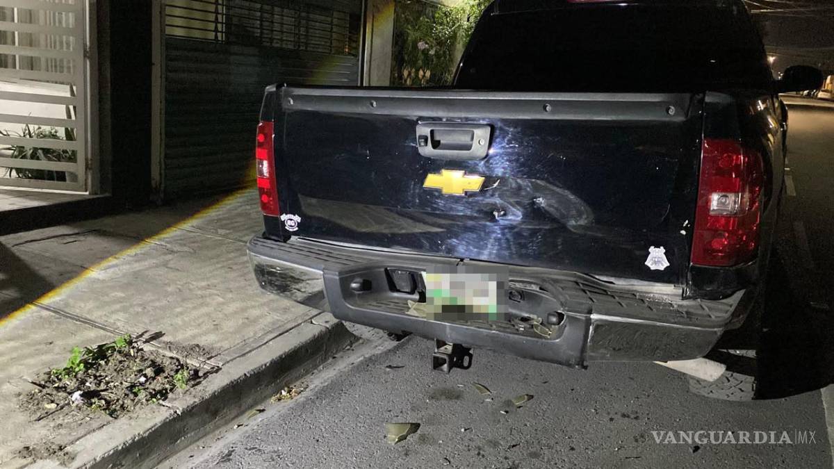 Saltillo: Abandona su auto tras chocar contra camioneta en la Topo Chico