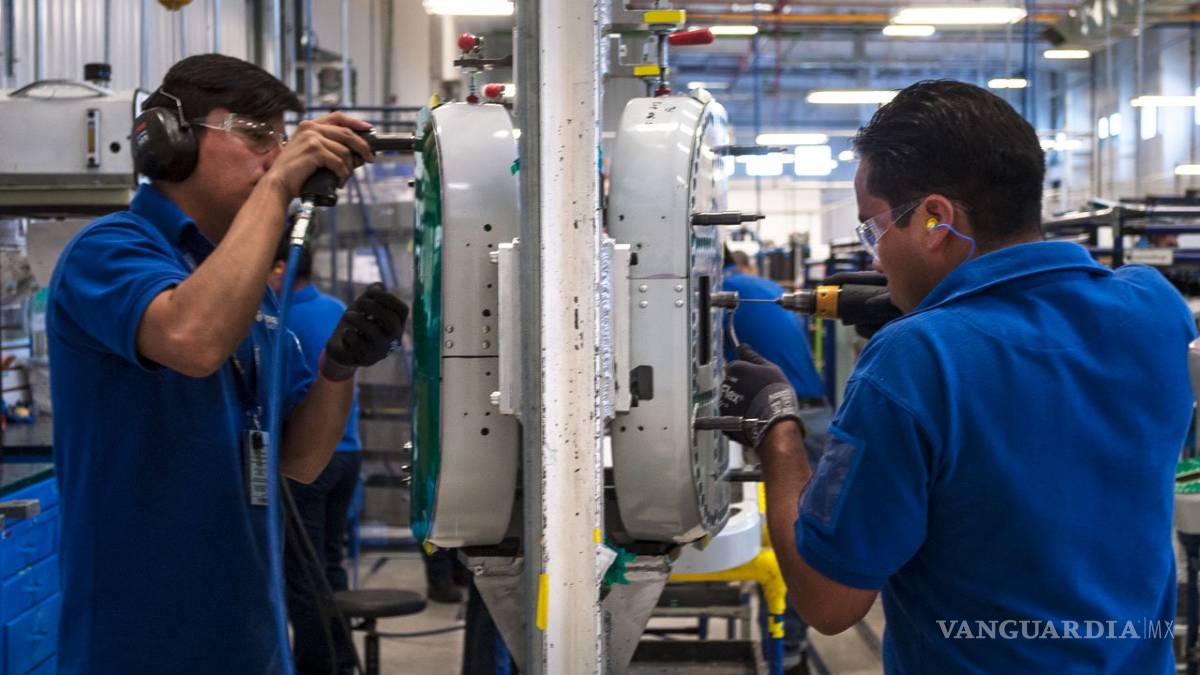 Recortan empresas sueldos hasta el 50%