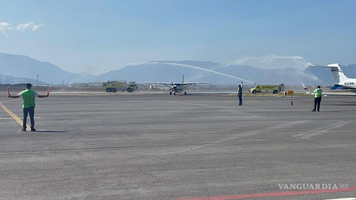 $!El avión Cessna Grand Caravan con capacidad para 12 pasajeros aterrizó tras un viaje de 19 minutos.