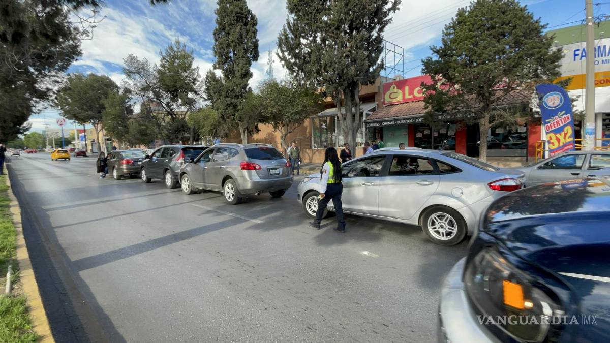 Choque múltiple en transitado bulevar de Saltillo