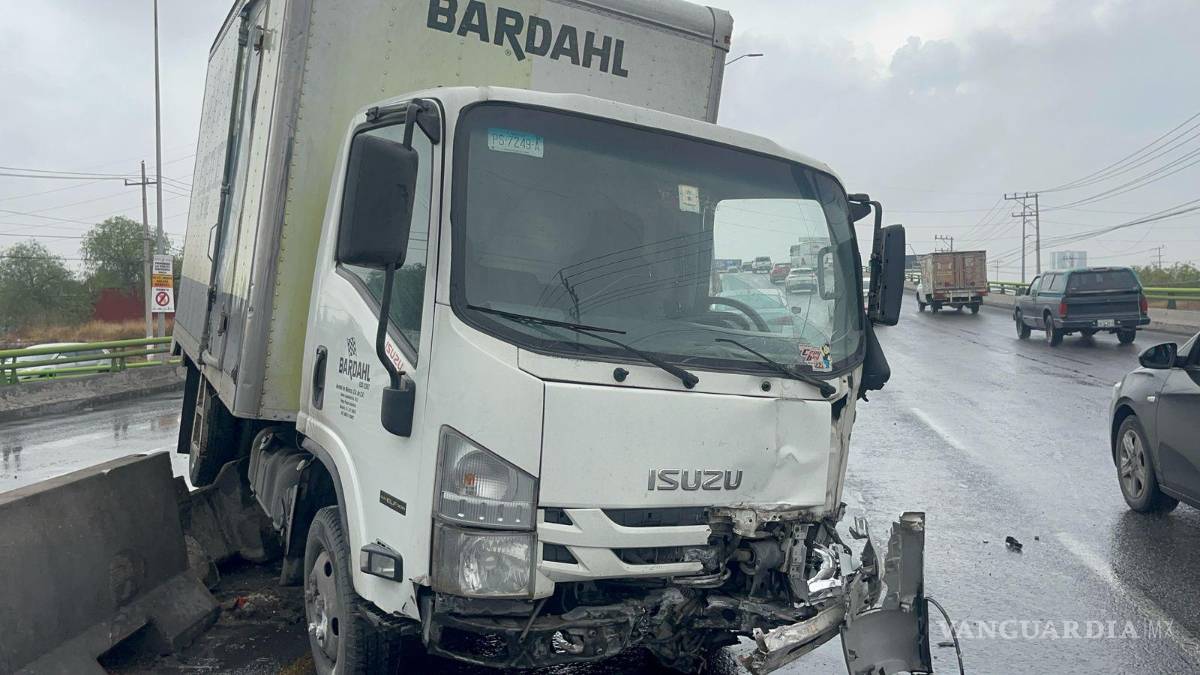 Accidente en Periférico Luis Echeverría provoca caos vial en Saltillo