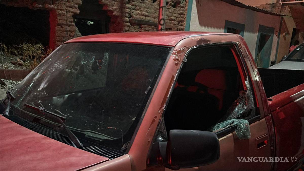 $!Vecinos señalaron que los agresores pertenecían a la pandilla “Huajucos” del Ojo del Agua, quienes atacaron la vivienda y los vehículos estacionados.