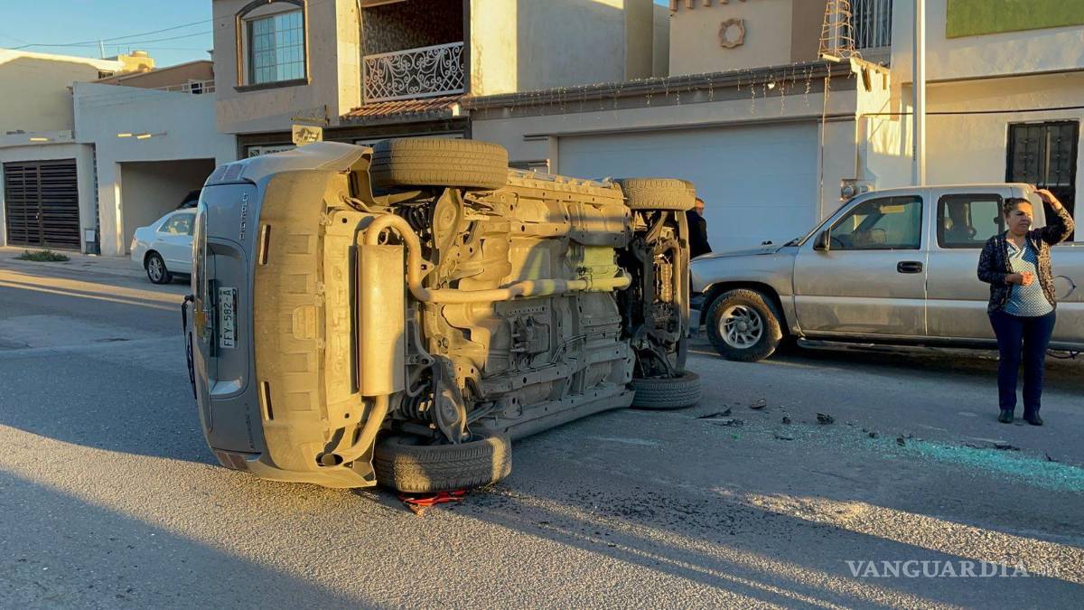$!El reporte policiaco indica que la mujer no presenta lesiones pero fue trasladada a un hospital para descartar lesiones internas.