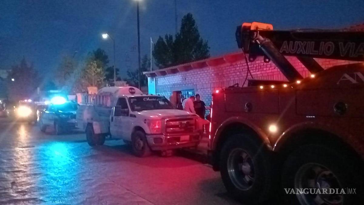 Flamazo en Arteaga deja dos quemados; pipa de gas lo habría provocado