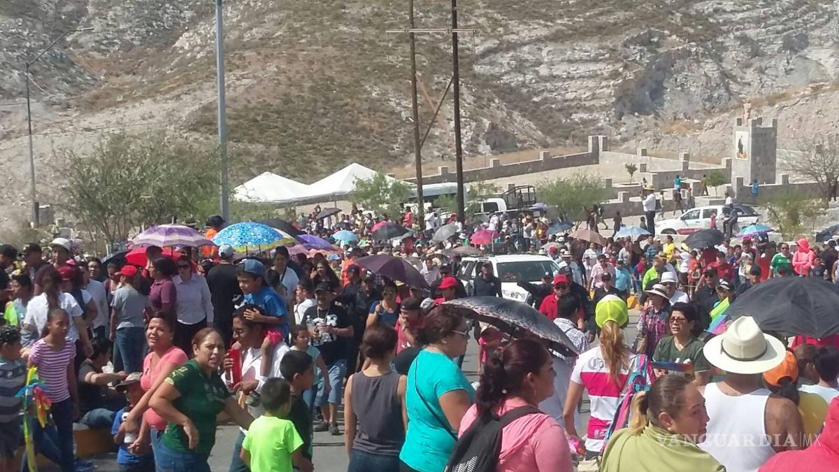$!Miles de personas acuden al viacrucis del Cristo de las Noas en Torreón