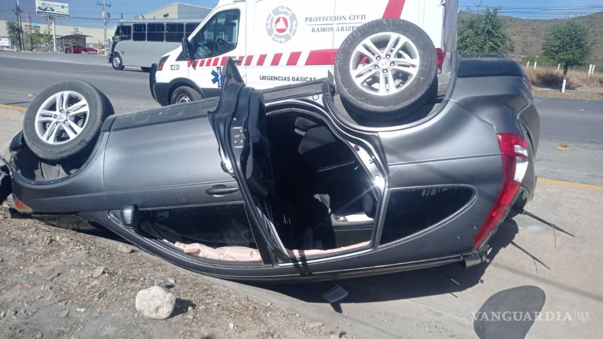 Abuela vuelca con su nieta en la Monterrey-Saltillo