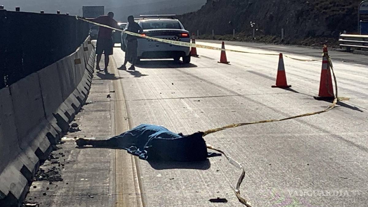 Salta de camión en llamas y fallece al caer y golpearse la cabeza en la Saltillo-Monterrey