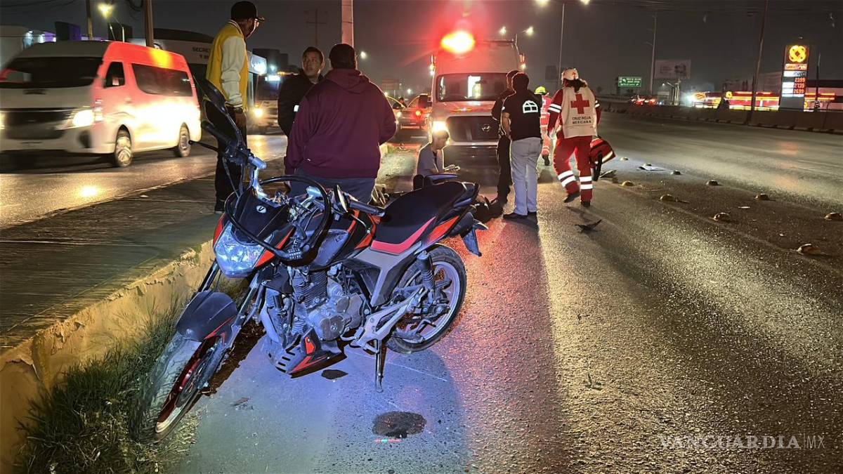 $!El motociclista sufrió diversas lesiones, incluida una probable fractura en la pierna izquierda. 20 años.