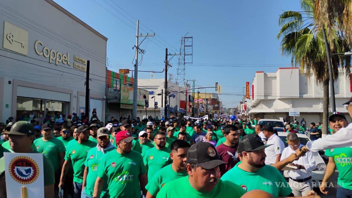 $!Trabajadores afiliados a la CTM se unieron a la marcha del Día del Trabajo por primera vez en 10 años.