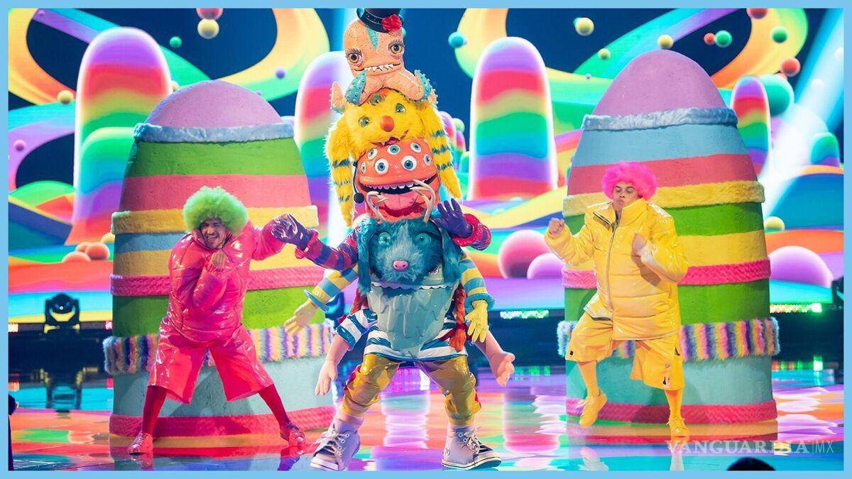 $!Ricardo se esforzó por hacer bailar la máscara pese al peso del disfráz.