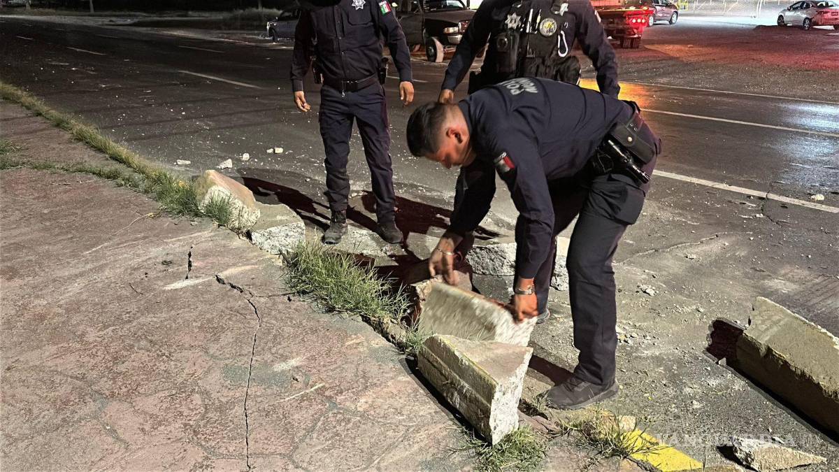 $!Elementos de la Policía Municipal de Arteaga y Saltillo acudieron para asegurar el área y evitar más daños.