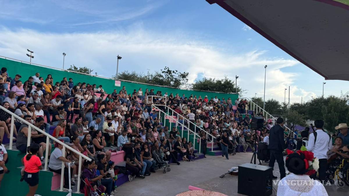 $!El cierre de ciclo enero-junio reunió a un nutrido grupo de familiares y amigos que apoyaron en todo momento a los participantes.