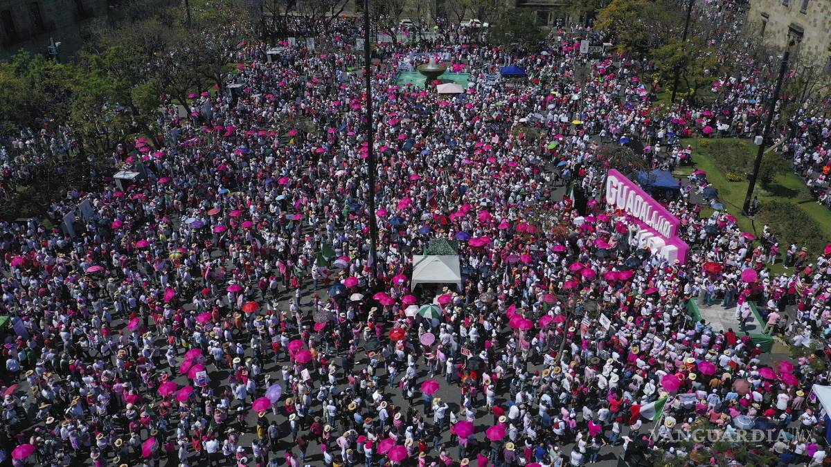 Así toman las calles y plazas miles de mexicanos para defender al INE (Fotos)