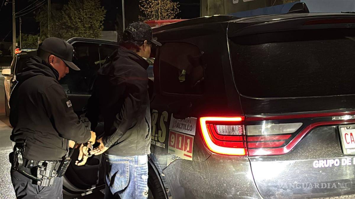 $!Tres hombres fueron detenidos por su presunta participación en la agresión contra dos amigos que salían de un restaurante-bar.