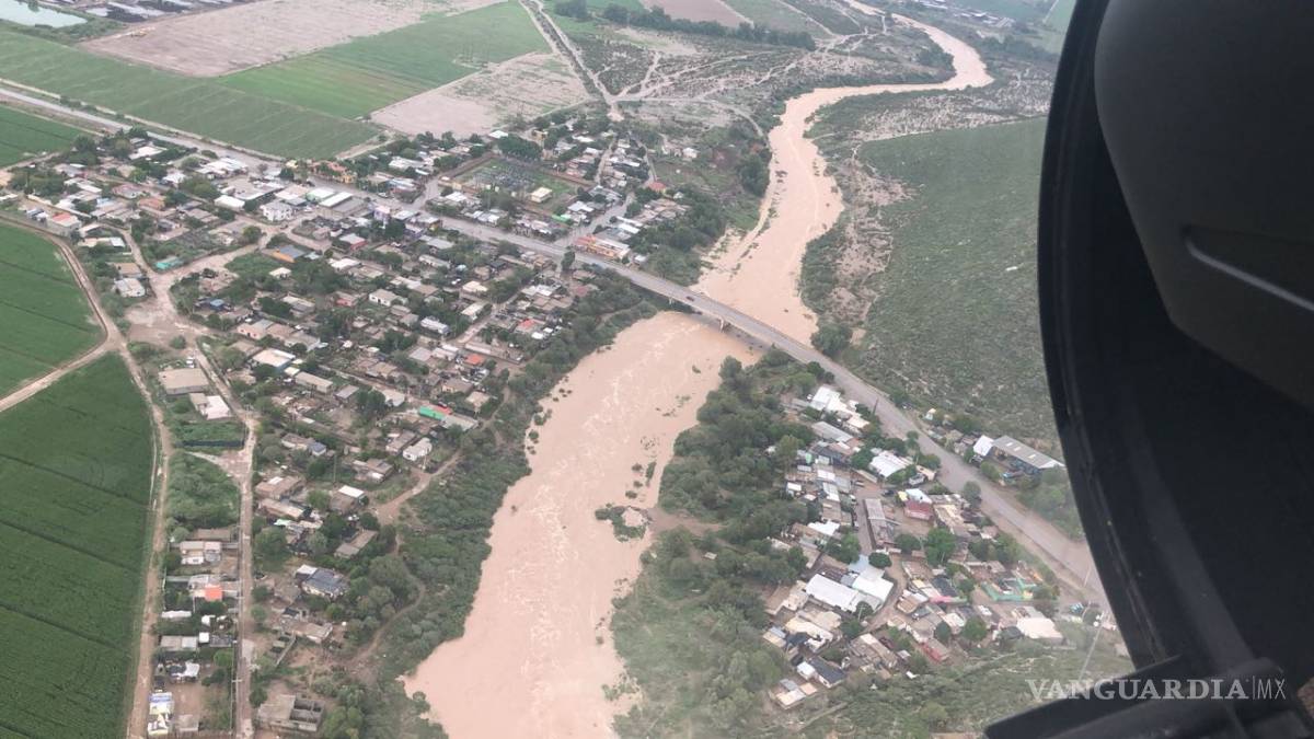 $!Ante megainundaciones en Torreón, ‘nadan’ en… ¡campo de golf!