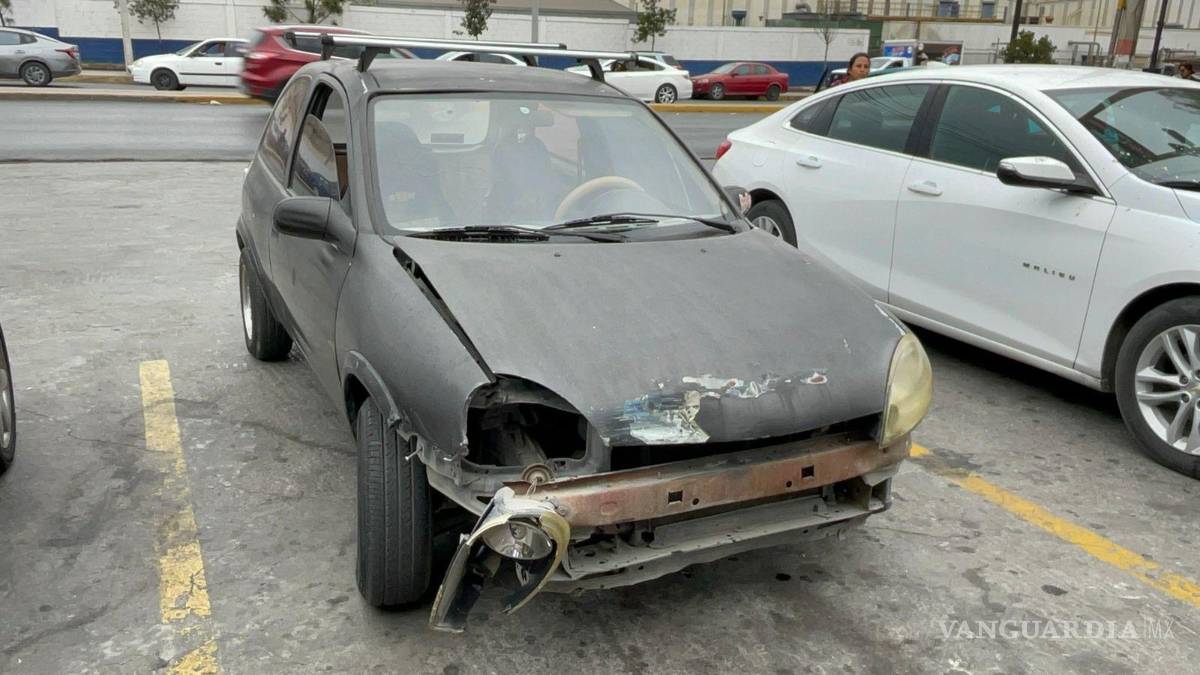 $!Los vehículos fueron retirados y llevados a un estacionamiento público mientras ambas partes negociaban la reparación de daños y gastos médicos.