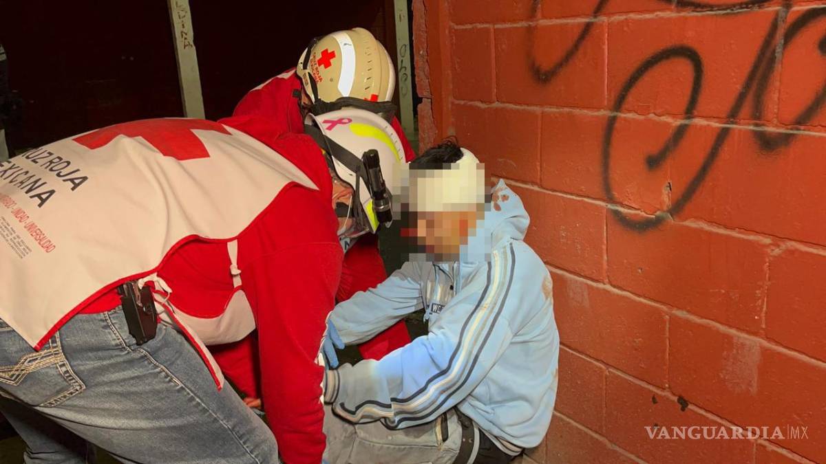 $!Elementos de Tránsito Municipal detuvieron al conductor tras el percance, luego de que este reconociera haber ingerido alcohol y otras sustancias antes de manejar.