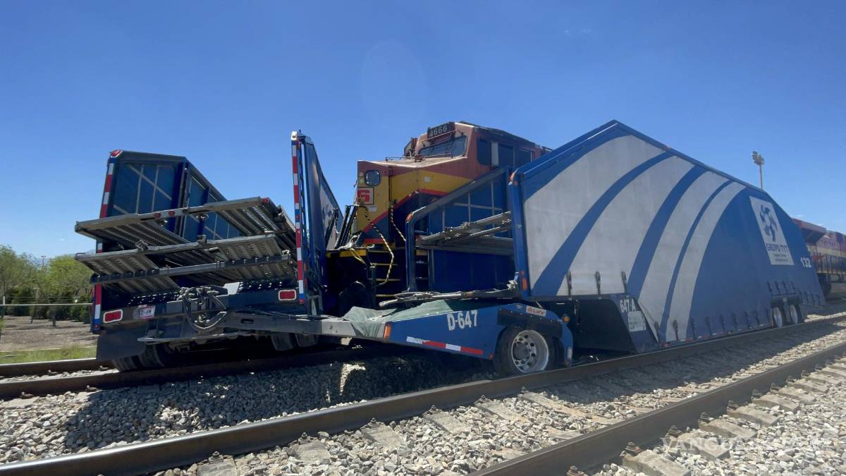 ‘Nodriza’ intenta cruzar las vías y tren lo impacta; conductor resulta lesionado