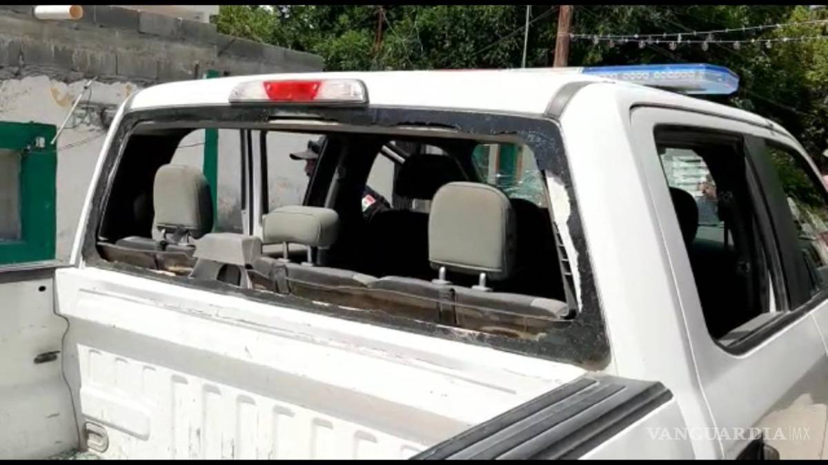 $!Los elementos, al verse acorralados, solicitaron el apoyo de sus compañeros, quienes para ahuyentar a los agresivos sujetos detonaron sus armas al aire.