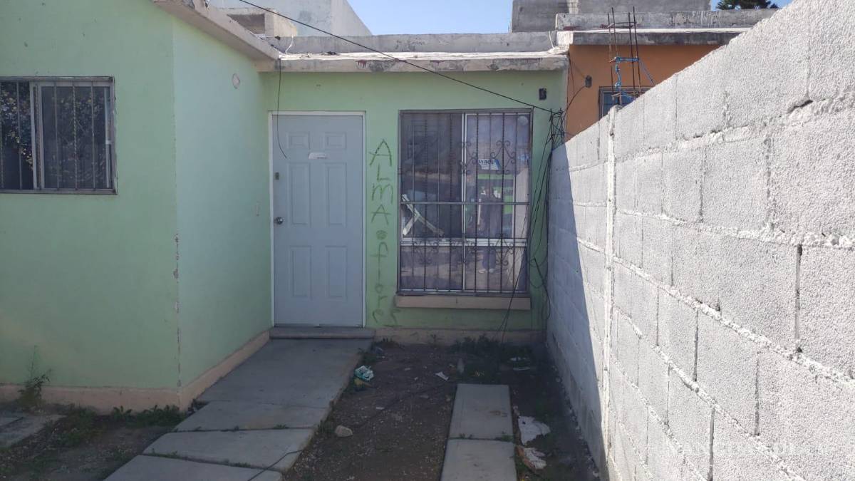 $!La vivienda amaneció con unas letras con el nombre “Alma Flores”.