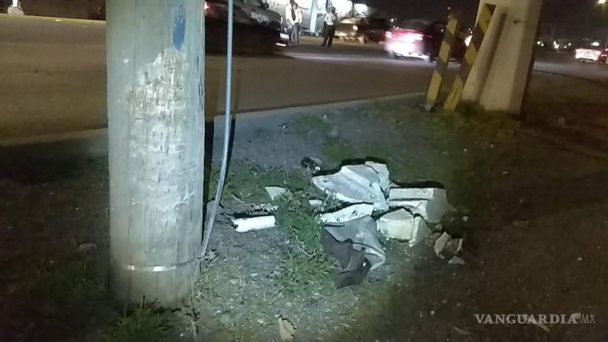 Por ‘pisar de más’ el acelerador, choca con poste en LEA de Saltillo