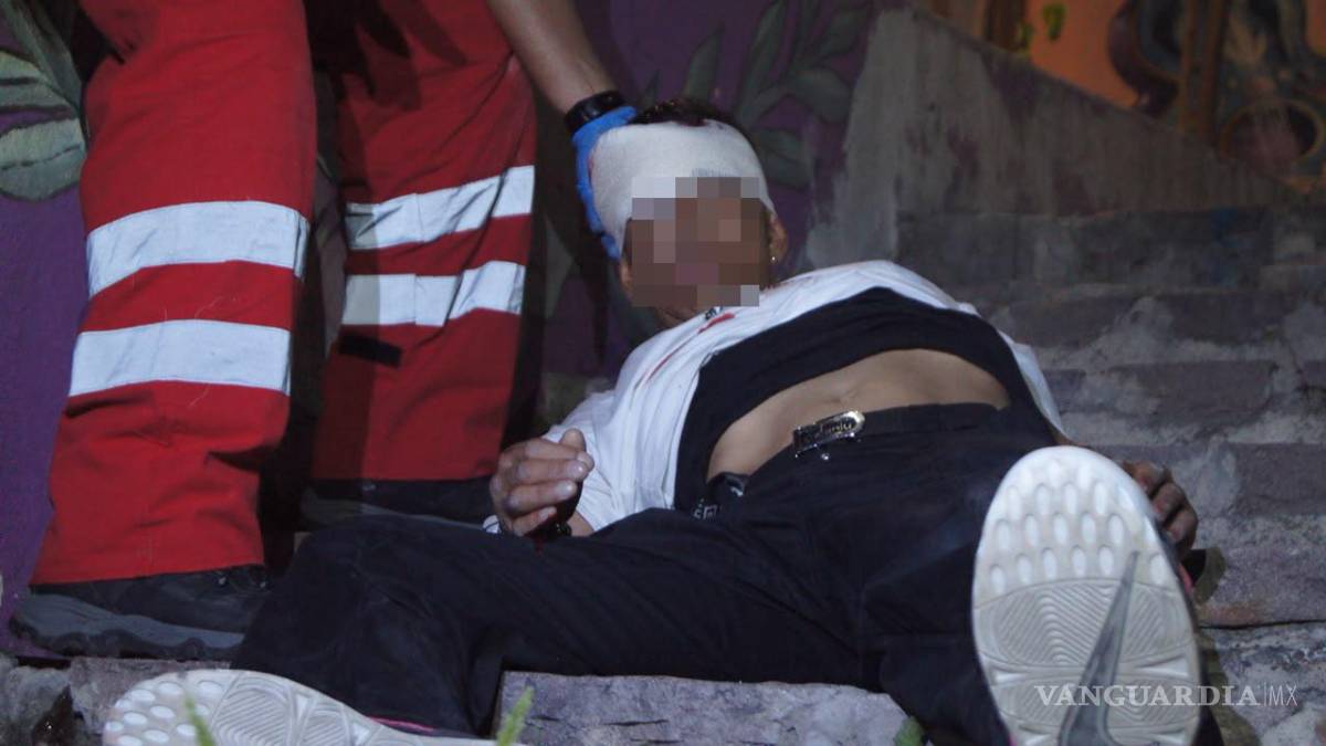 $!Paramédicos de la Cruz Roja atendieron a Jacob Enrique y posteriormente lo trasladaron al Hospital General de Saltillo.