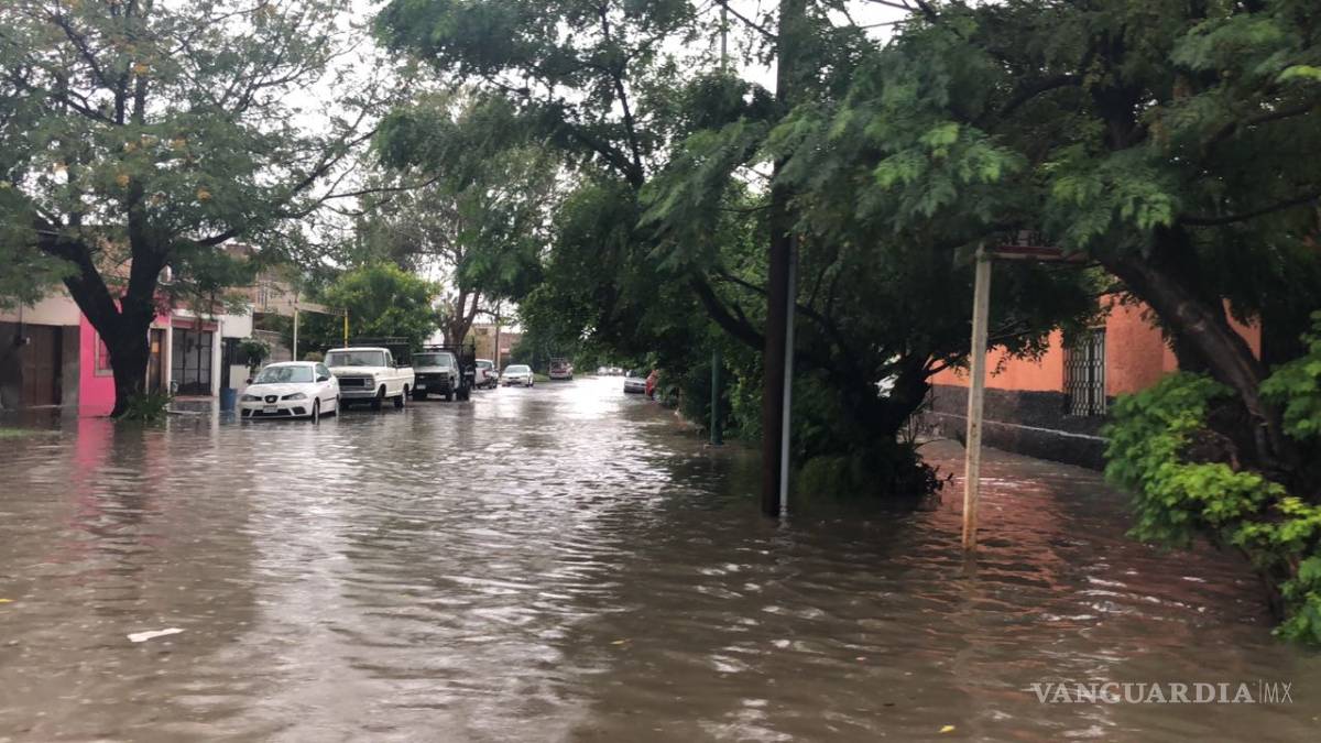 $!Intensas lluvias inundan de nuevo a Torreón, Coahuila