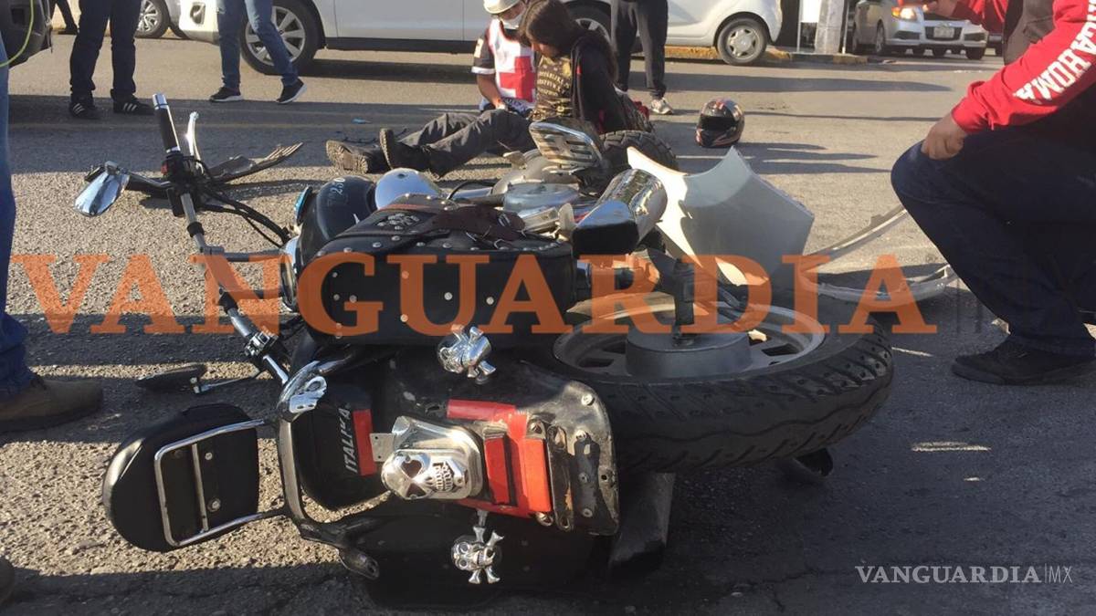 Conductora impacta a estudiante de Químicas en Saltillo que iba a bordo de su motocicleta