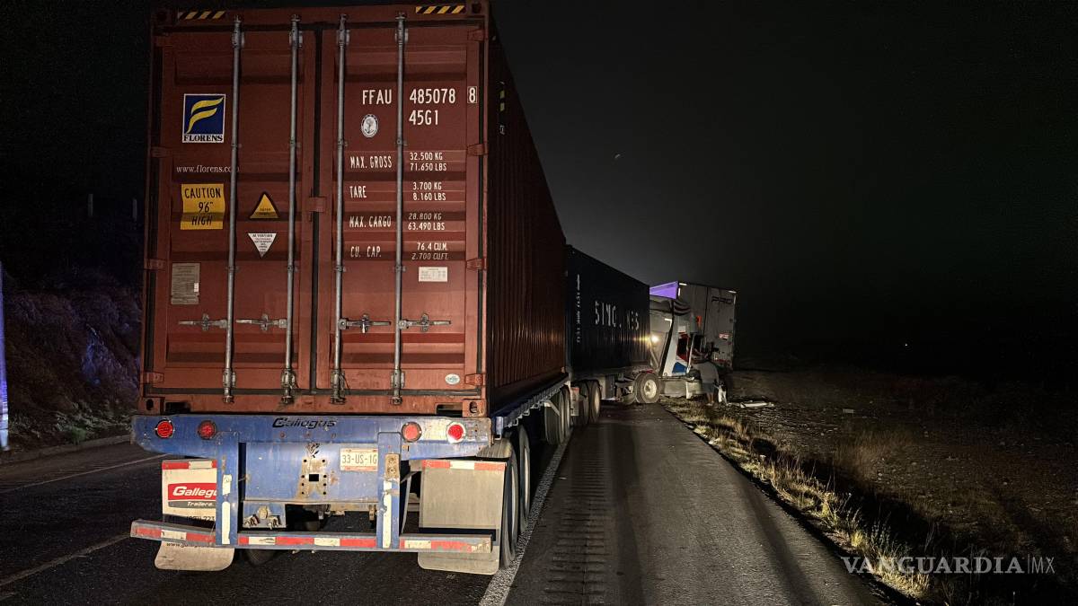 $!A pesar de lo aparatoso del accidente, paramédicos que acudieron al sitio confirmaron que ninguno de los conductores requirió traslado hospitalario.