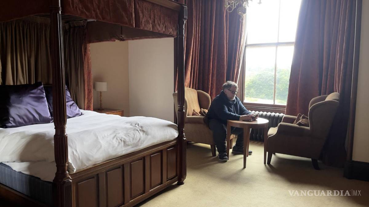 $!Del Toro en su habitación “embrujada”.