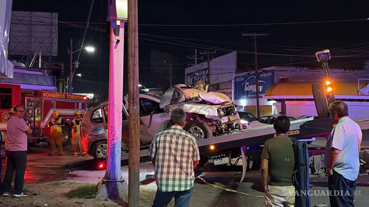 $!Choque entre autobús y camioneta deja cinco lesionados en el Centro de Torreón