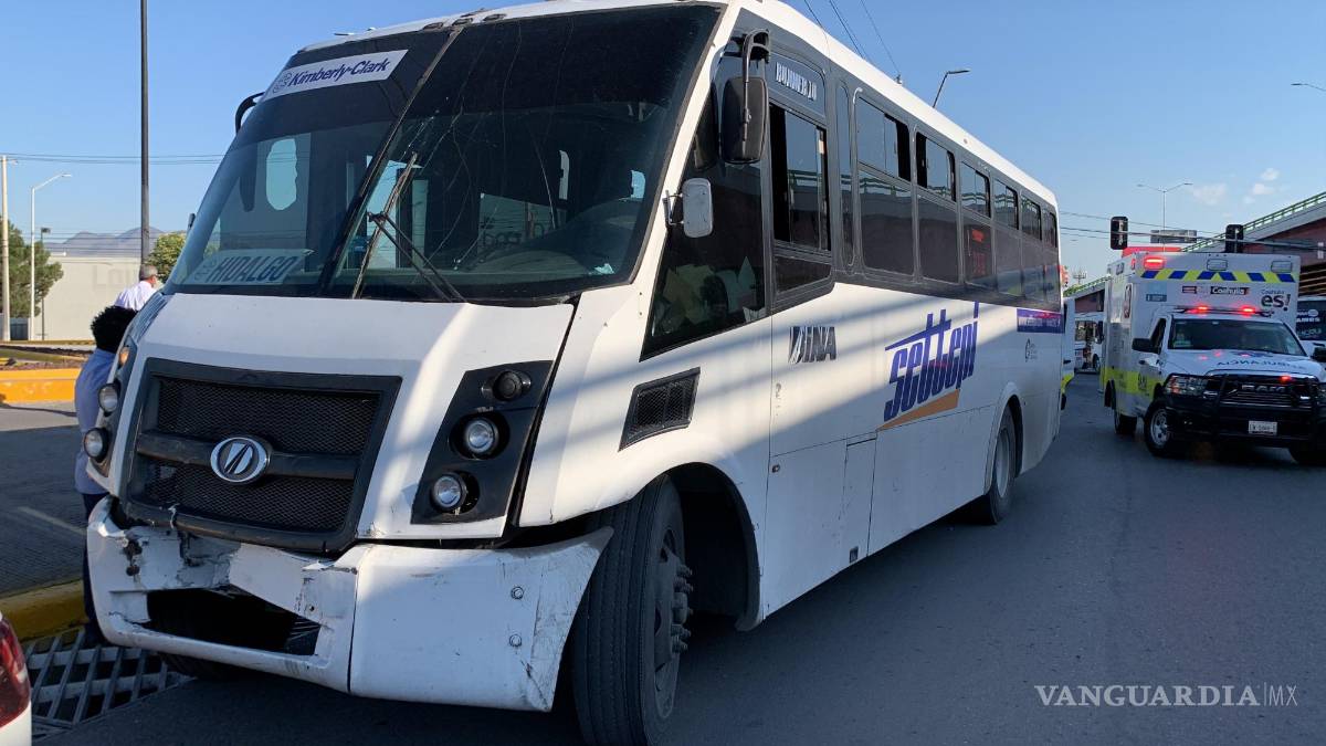 Saltillo: choque termina en volcadura, sobre cruce Lafragua