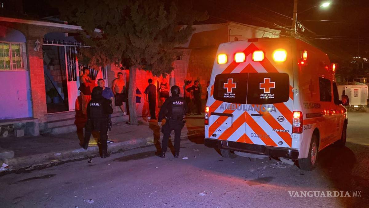$!La confrontación ocurrió sobre la calle Segunda, entre Irak y Golfo Pérsico, donde vecinos alertaron a las autoridades sobre la presencia de cerca de una veintena de personas armadas con piedras y palos.